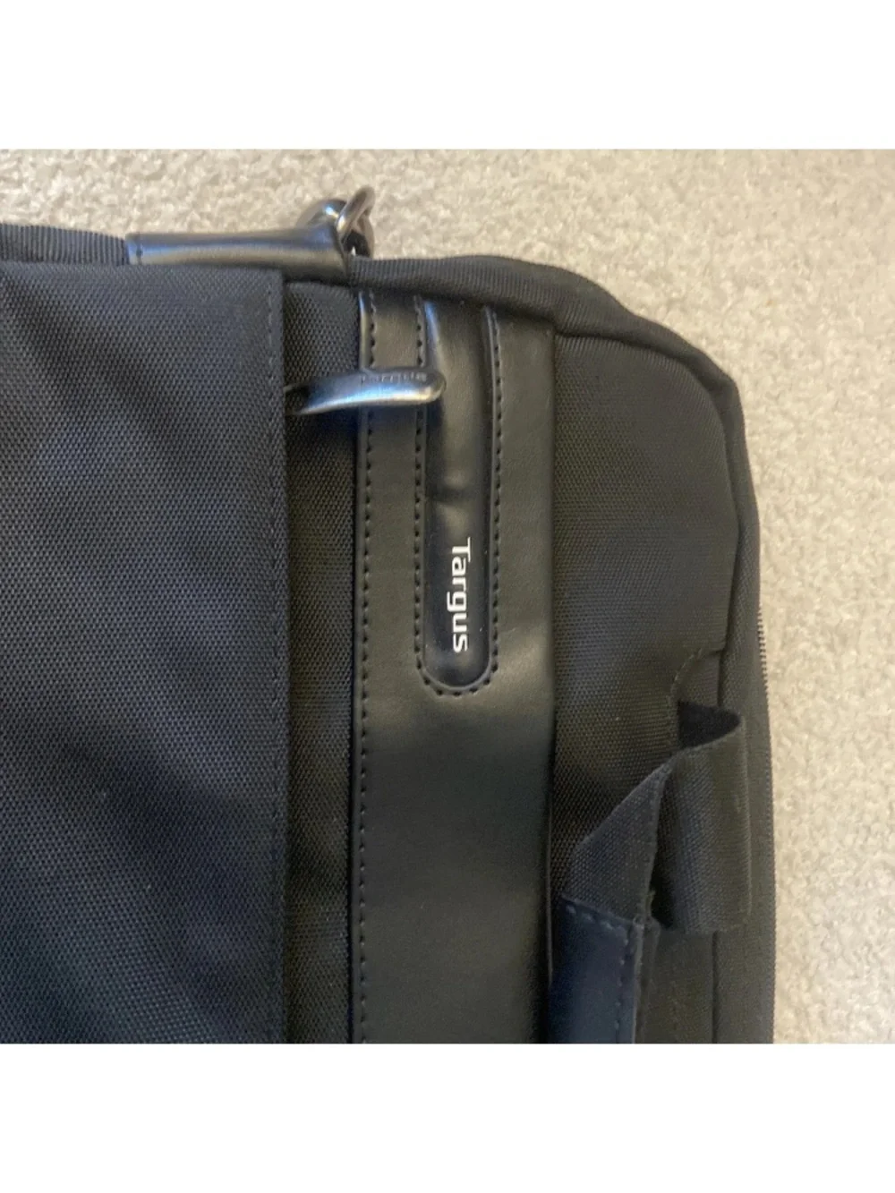 Targus Black Men's Crossbody Messenger laptop Bag 11X15”
